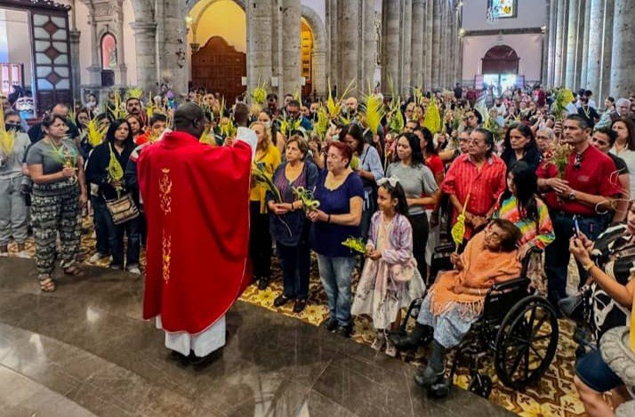 Comment la religion peut-elle contribuer ou non au développement d’un pays ?