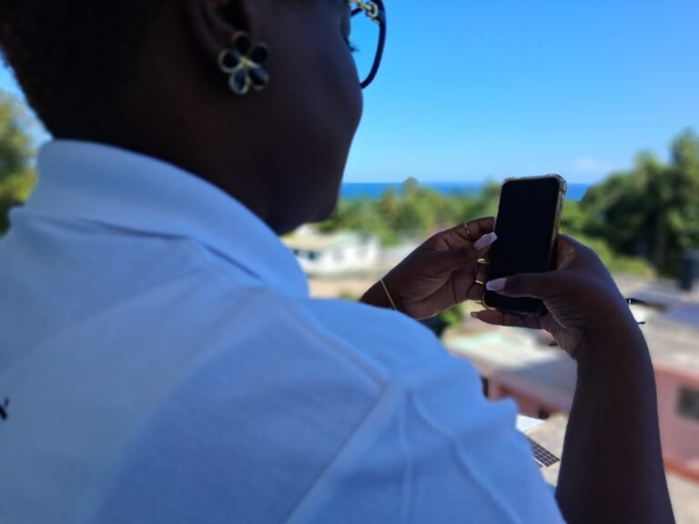 16 jours d’activisme : Unissons-nous pour sécuriser l'espace numérique pour les femmes