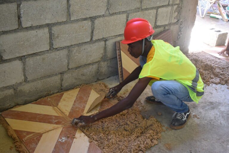 Bureau et terrain : deux formes de compétences, une même valeur