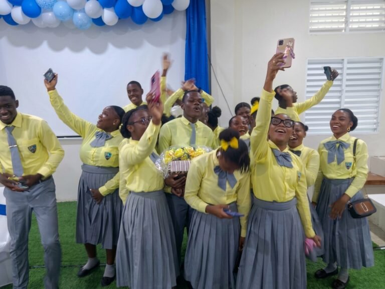 Grand’Anse : Les lauréats départementaux des examens d’État honorés